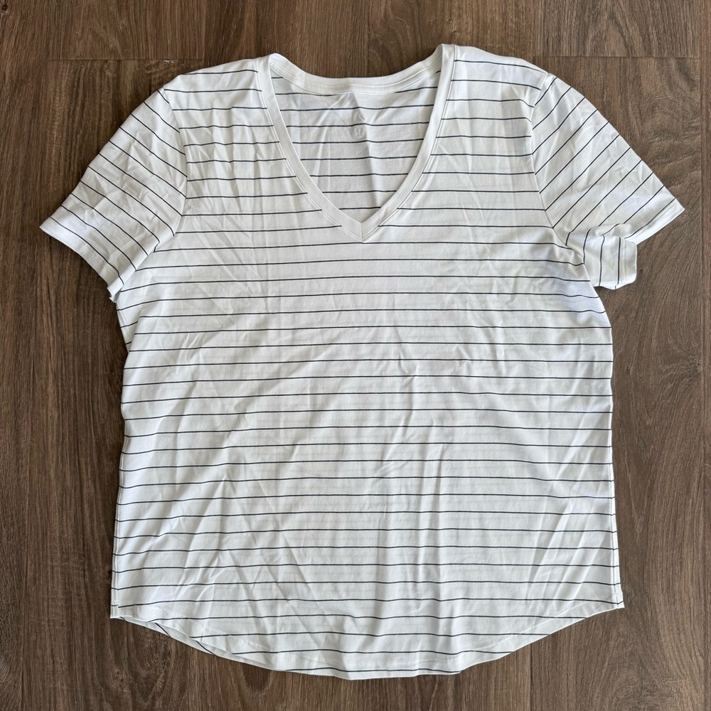 Lululemon Love V-Neck T-Shirt | Size 14